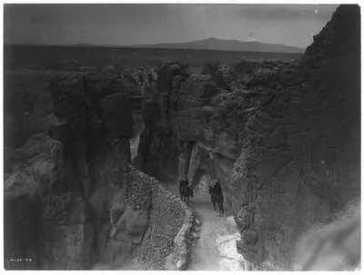 Old trail at Acoma, New Mexico, Acoma, 1905