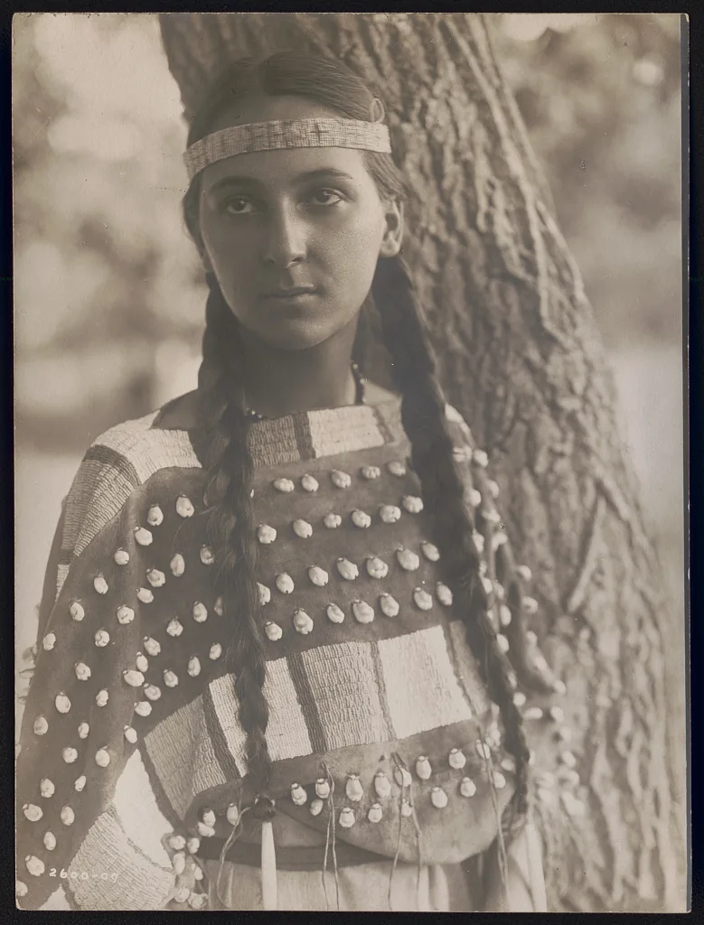 Lucille [B], 1907