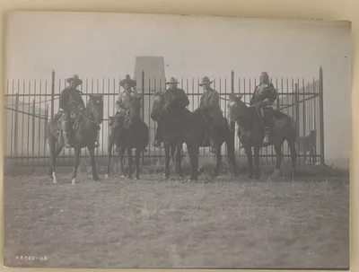 Custer monument and group, Montana, 1908