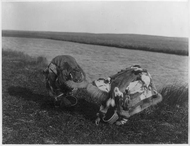 Berry pickers, Kotzebue, Alaska, Kotzebue, 1929