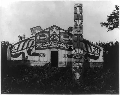 [Chief's house, deserted village], 1899