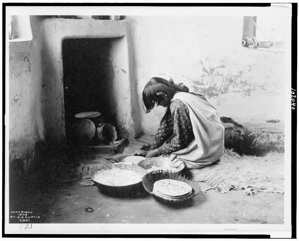 [Zuni bread maker], New Mexico, 1903