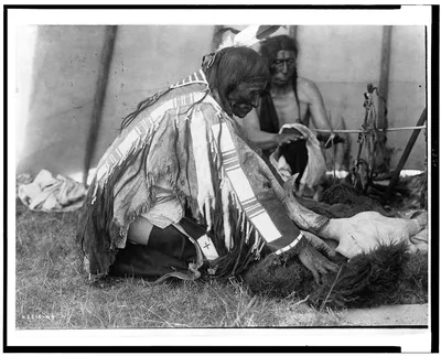 [Hu Kalowa Pi-Removes the covering], 1907