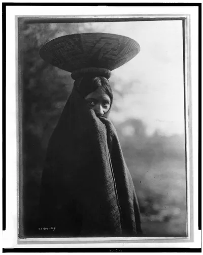 [Maricopa girl, half-length portrait, standing, facing slightly…, 1907