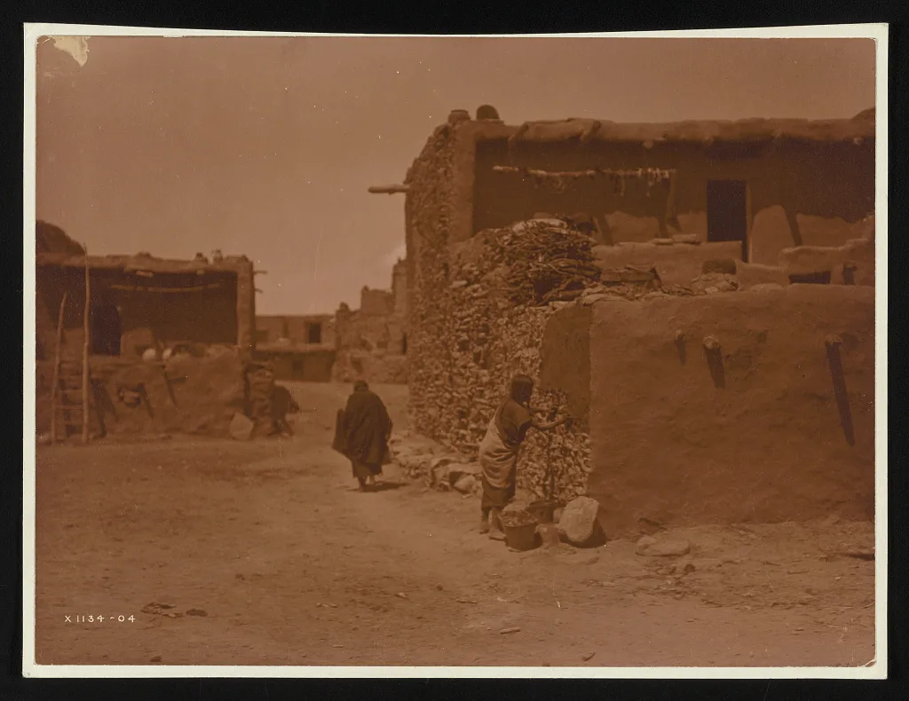 Hopi house builder, 1905