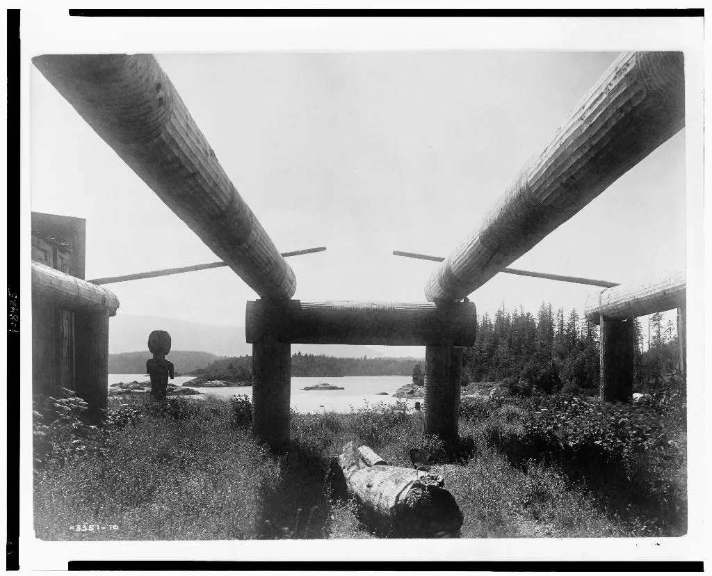 [Kwakiutl house-frame, Memkumlis], 1910
