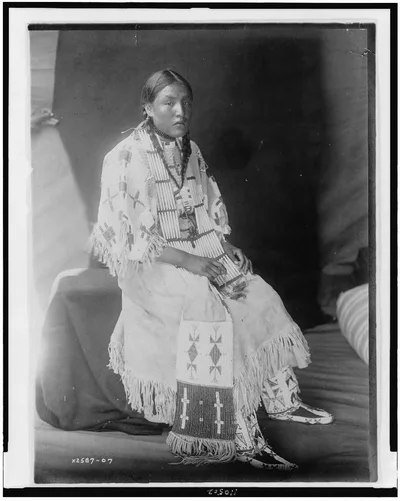 [Red Elk Woman, a Sioux girl, full-length portrait, seated, facing…, 1907