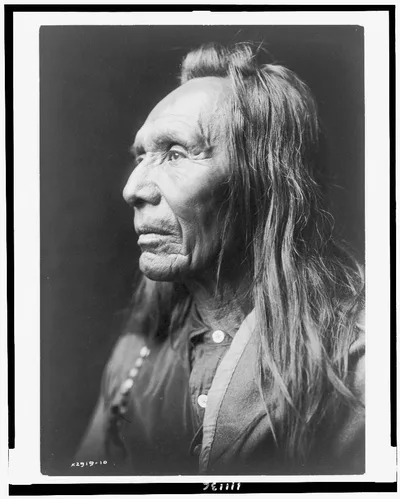 [Three Eagles, a Nez Percé Indian, head-and-shoulders portrait,…, 1910