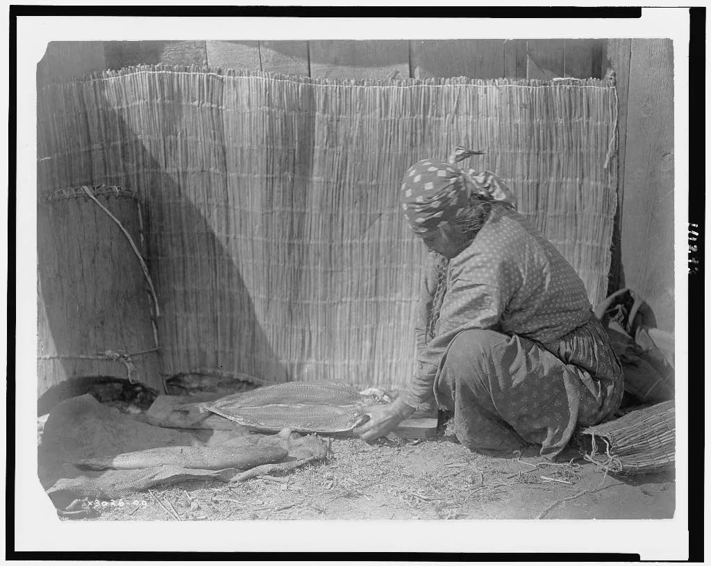 Preparing salmon--Wishram, Washington, 1910