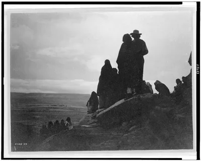 Watching the morning races, Arizona, 1905