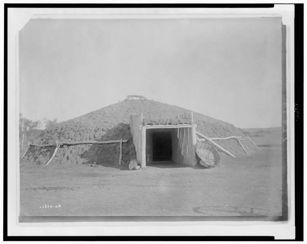 Mandan earthen lodge, North Dakota, 1908
