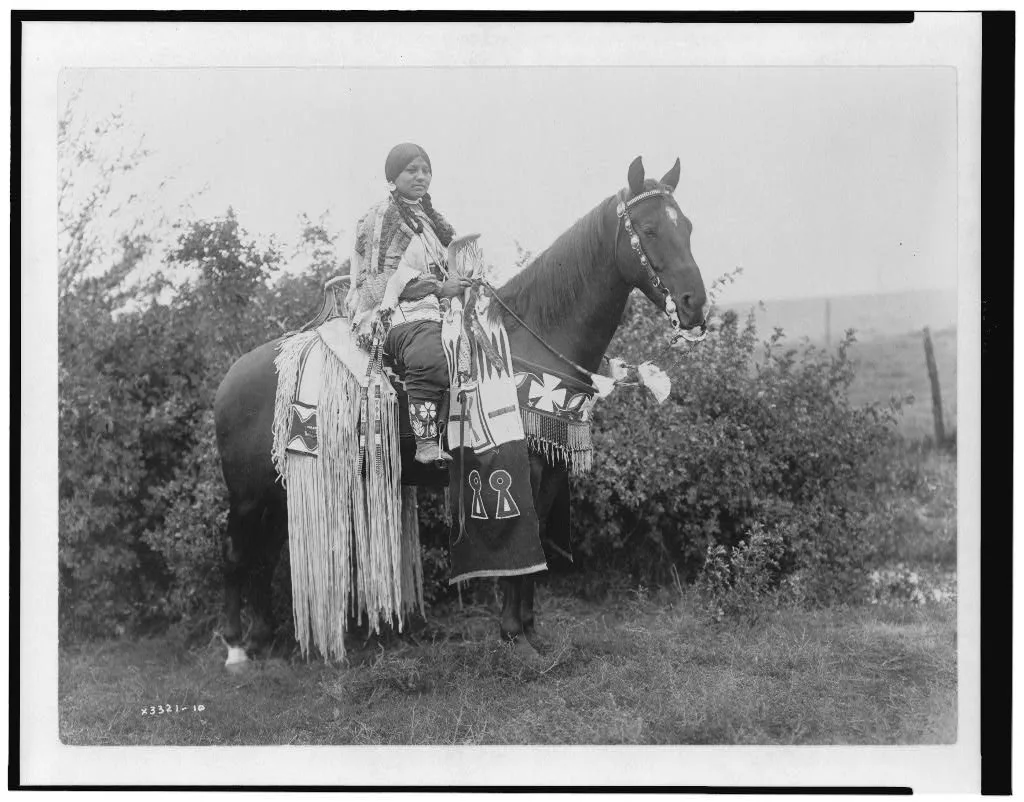 Holiday trappings, Oregon, 1910