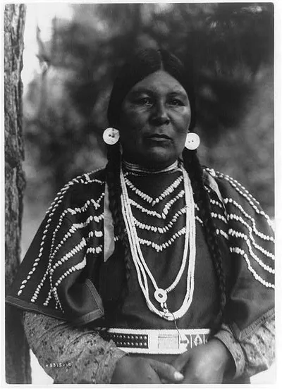 Cayuse woman, 1910